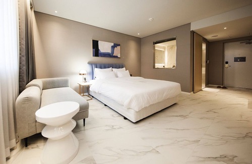 Jinhae Hotel | Top-Rated Hotel Londoner Yongwon with Family-Friendly Amenities