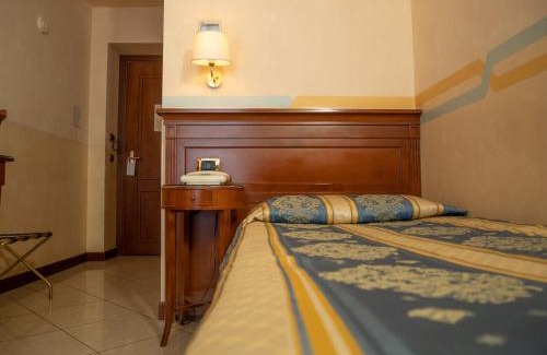 Alessandria Hotel | Discover Hotel Londra: Pet-Friendly with Top Amenities