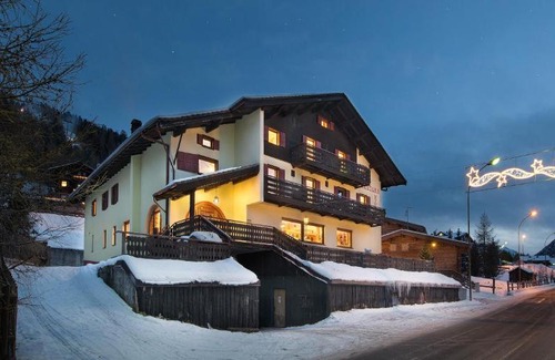 Teola Hotel | Discover Hotel Loredana: Pet Friendly with Breakfast Included
