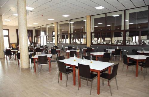Chirivel Hotel | Comfortable Hotel Lorenzo with Family-Friendly Amenities