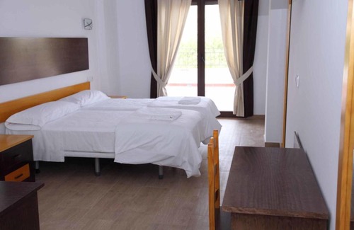 Chirivel Hotel | Comfortable Hotel Lorenzo with Family-Friendly Amenities