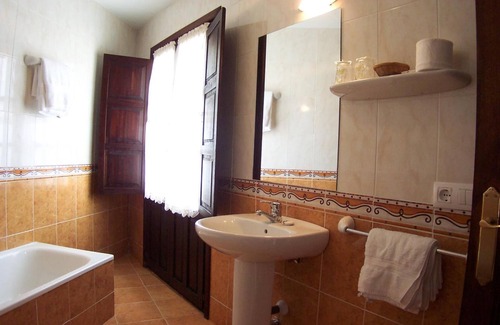 Arenas de Cabrales Hotel | Comfortable Hotel Los Ángeles with Spa and Breakfast Options