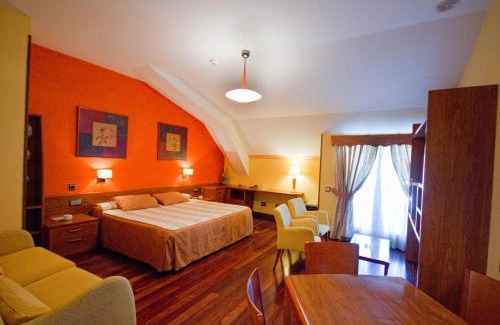 Rejas Hotel | Discover Hotel Los 5 Pinos: Child-Friendly & Accessible Stays