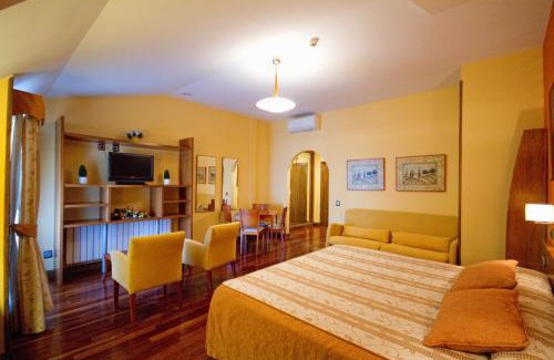 Rejas Hotel | Discover Hotel Los 5 Pinos: Child-Friendly & Accessible Stays