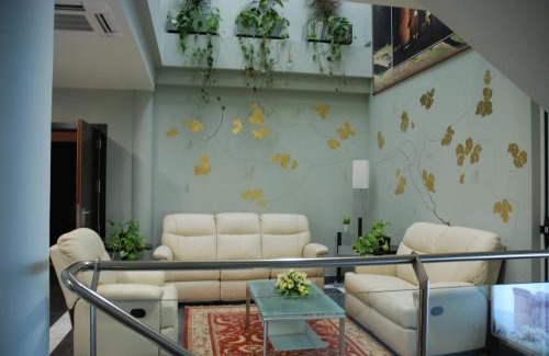 Rejas Hotel | Discover Hotel Los 5 Pinos: Child-Friendly & Accessible Stays
