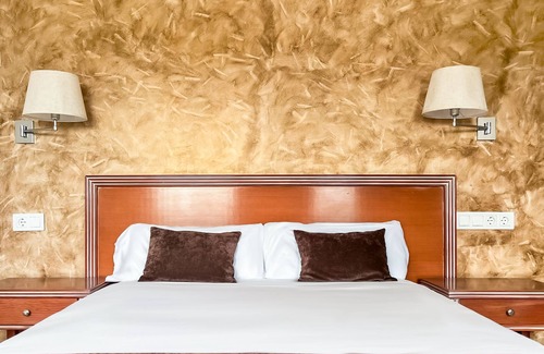 Isla Hotel | Discover Hotel Los Arces: Family-Friendly with Pool & Spa