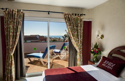 Nerja Hotel | Discover Hotel Los Arcos: Family-Friendly with Spa & Pool