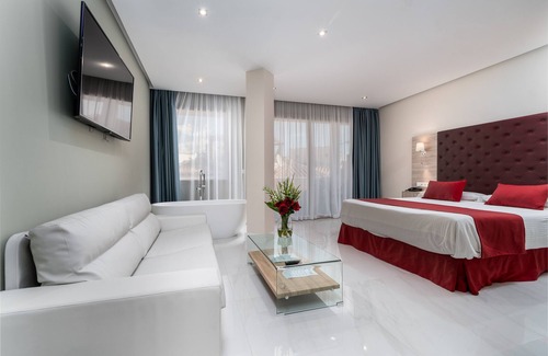 Nerja Hotel | Discover Hotel Los Arcos: Family-Friendly with Spa & Pool