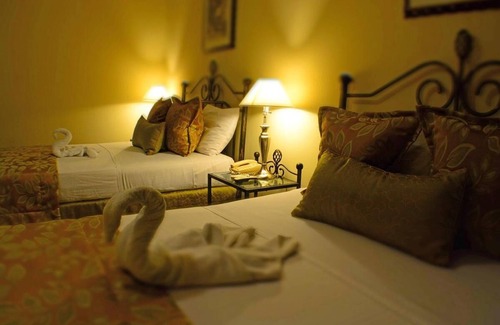 Leon Hotel | Relaxing Stay at Hotel Los Balcones Leon with Spa & Breakfast