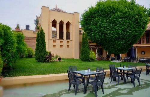 Barrio de la Vega Hotel | Inviting Retreat at Hotel Los Cerezos with Pool & Breakfast