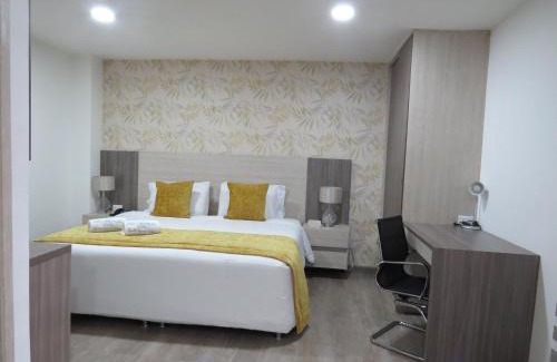 La Estrella Hotel | Budget-Friendly Hotel Los Cristales with Family Amenities
