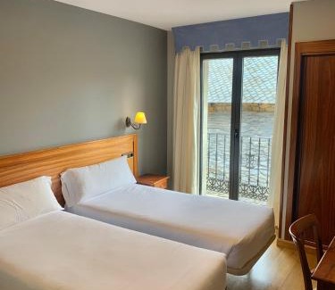 Ponferrada Hotel | Discover Comfort at Hotel Los Templarios - Rated 8.4/10