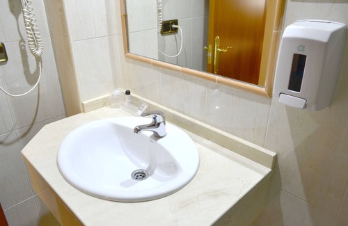 Ponferrada Hotel | Discover Hotel Los Templarios: Spa, Breakfast & Accessibility