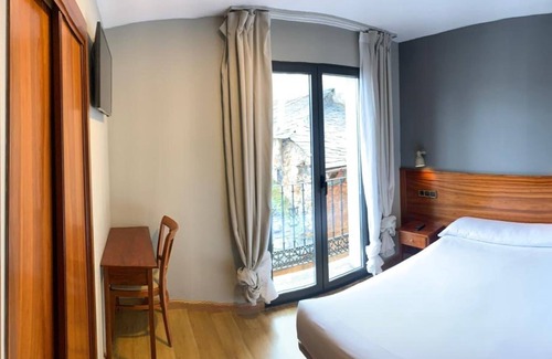 Ponferrada Hotel | Discover Hotel Los Templarios: Spa, Breakfast & Accessibility