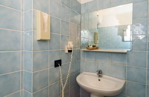 Ciampino Hotel | Family-Friendly Hotel Louis II with Breakfast Included