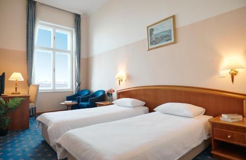 Lovran Hotel | Pet-Friendly Hotel Lovran with Private Beach & Ocean View