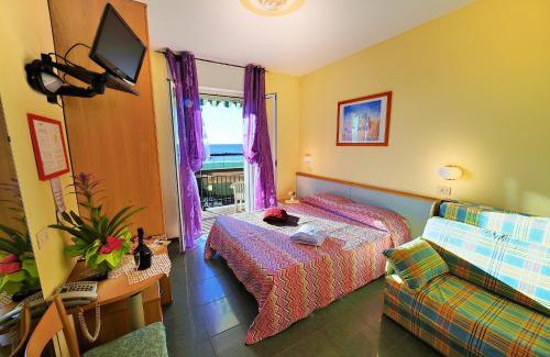 Arma di Taggia Hotel | Discover Comfort at Hotel Lucerna with Oceanfront Views