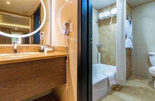 Mexicali Hotel | Relax at Hotel Lucerna Mexicali: 4-Star Stay with Pool & Spa
