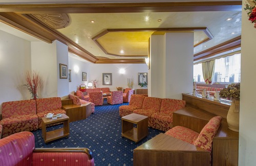 Barco Hotel | Discover Hotel Lucia: Pool, Spa & Family-Friendly Stay
