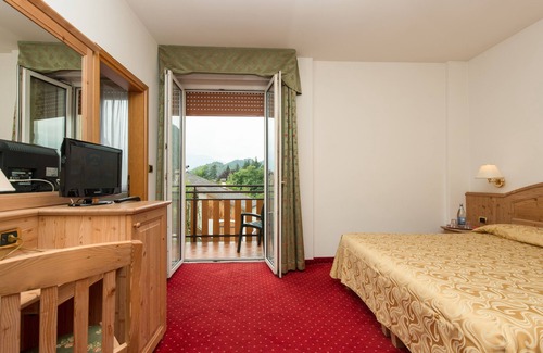 Barco Hotel | Discover Hotel Lucia: Pool, Spa & Family-Friendly Stay