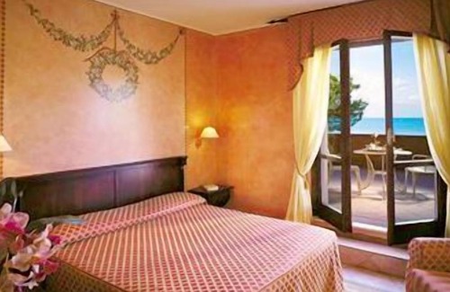 Lugana Hotel | Discover Hotel Lugana Parco Al Lago with Ocean View Pool