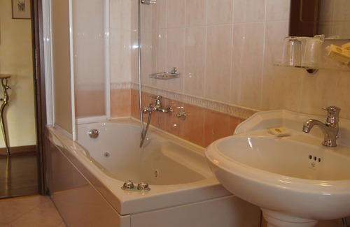 Lugana Hotel | Discover Hotel Lugana Parco Al Lago with Ocean View Pool