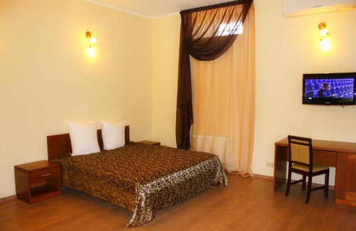 Volgograd Hotel | Inviting Hotel Lukomorye: Family-Friendly with Hot Tub