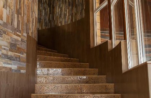 Volgograd Hotel | Inviting Hotel Lukomorye: Family-Friendly with Hot Tub