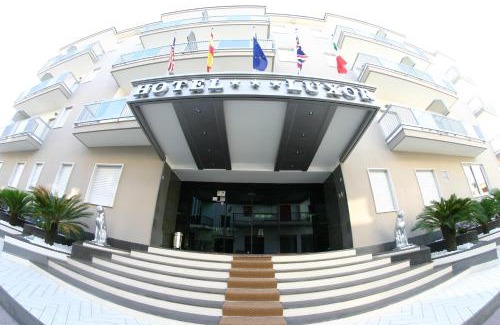 Casoria Hotel | Pet-Friendly Retreat at Hotel Luxor with Breakfast Included