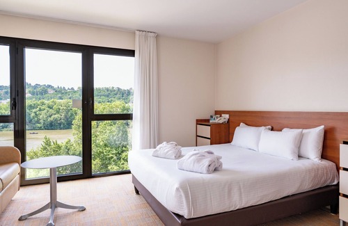 Serin Hotel | Relax at Hotel Lyon Métropole with Pool and Spa Amenities