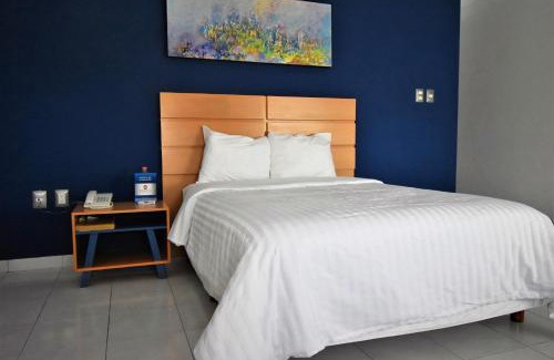 Salamanca Hotel | Explore Hotel México Inn Express: Family-Friendly Comfort