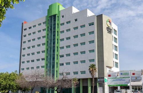 Celaya Hotel | Discover Hotel México Plaza Celaya: Family-Friendly Stay