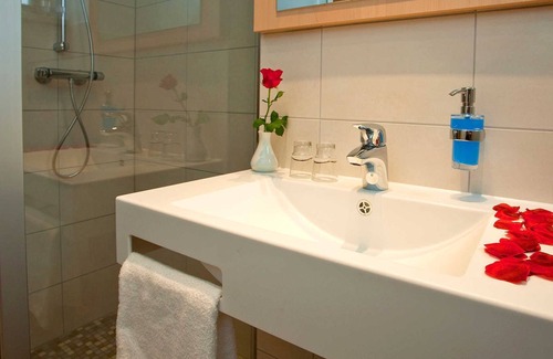 Muritz House | Relax in Hotel Müritzperle with Oceanfront Views