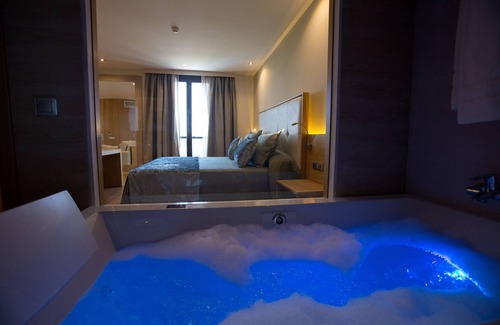 Este-Alcosa-Torreblanca Hotel | Discover Hotel M.A. Sevilla Congresos with Pool & Spa