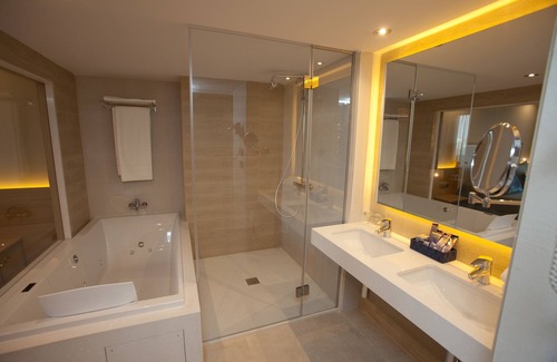 Este-Alcosa-Torreblanca Hotel | Discover Hotel M.A. Sevilla Congresos with Pool & Spa