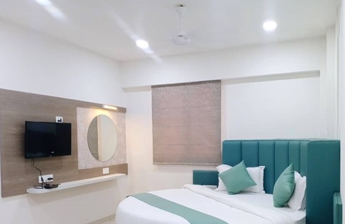 Vallabh Vidhyanagar Hotel | Budget-Friendly Stay at Hotel M D Residency Anand