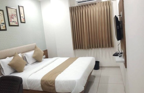 Vallabh Vidhyanagar Hotel | Budget-Friendly Stay at Hotel M D Residency Anand