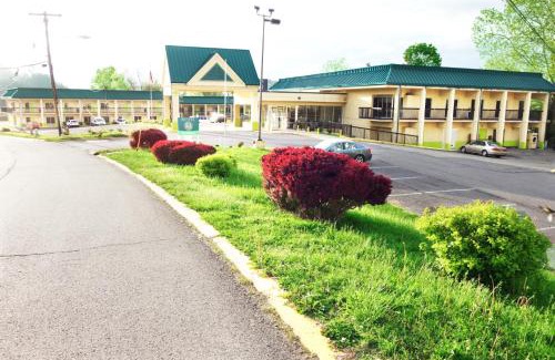 Star City Hotel | Budget-Friendly Hotel M Morgantown Near WVU with Breakfast
