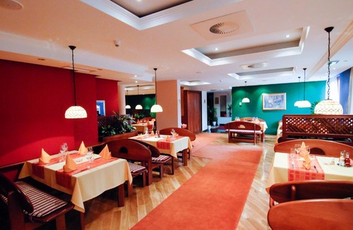 East Sarajevo Hotel | Eco-Friendly Hotel M3: Family Rooms & Gourmet Dining!