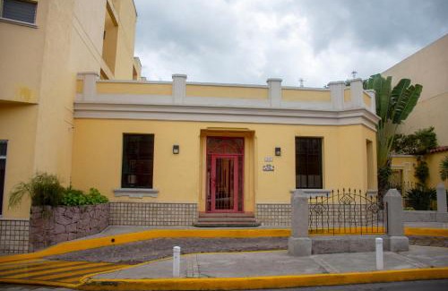 Tegucigalpa Hotel | Comfortable Stay at Hotel Mac Arthur with Pool & Breakfast