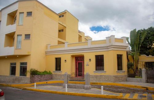 Tegucigalpa Hotel | Comfortable Stay at Hotel Mac Arthur with Pool & Breakfast