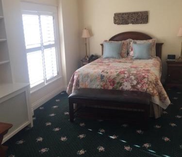 Point Richmond Hotel | Family-Friendly Getaway at Hotel Mac with Top Amenities