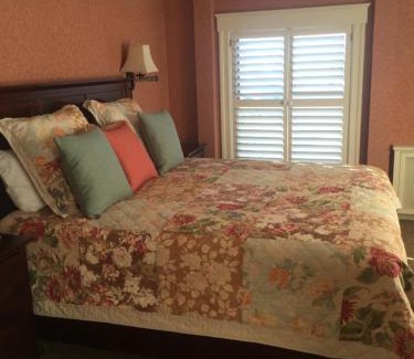 Point Richmond Hotel | Family-Friendly Getaway at Hotel Mac with Top Amenities