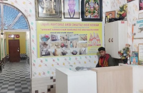 Misrikh Apartment | Pet-Friendly Hotel Madhava: Ideal for Families on a Budget