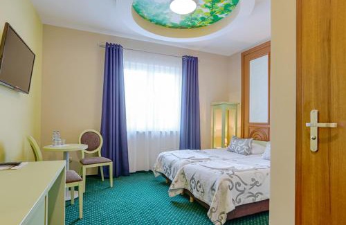 gmina Lesnica Hotel | Discover Hotel Magiczny Zakątek: Guest Rated 9/10 & Pet Friendly