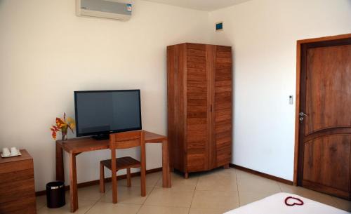 Ambondrona Hotel | Discover Hotel Mahita Tsara: Pool, Hot Tub & Breakfast Included