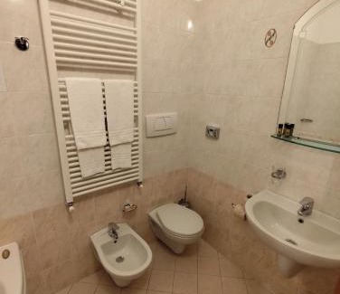 San Giuliano Milanese Hotel | Discover Hotel Majestic: Pet-Friendly with Breakfast & Hot Tub