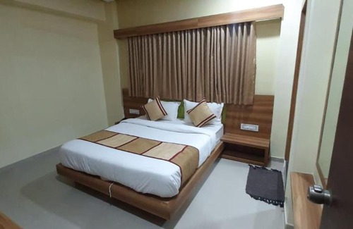 Ahmedabad Hotel | Accessible Comfort at Hotel Maple View with Breakfast Included