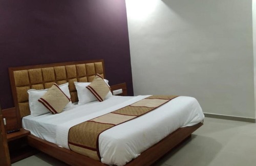 Ahmedabad Hotel | Accessible Comfort at Hotel Maple View with Breakfast Included