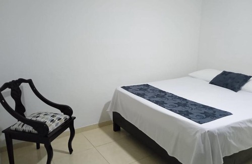 El Bosque House | Budget-Friendly Hotel Mar Azul Cartagena with Hot Tub Access